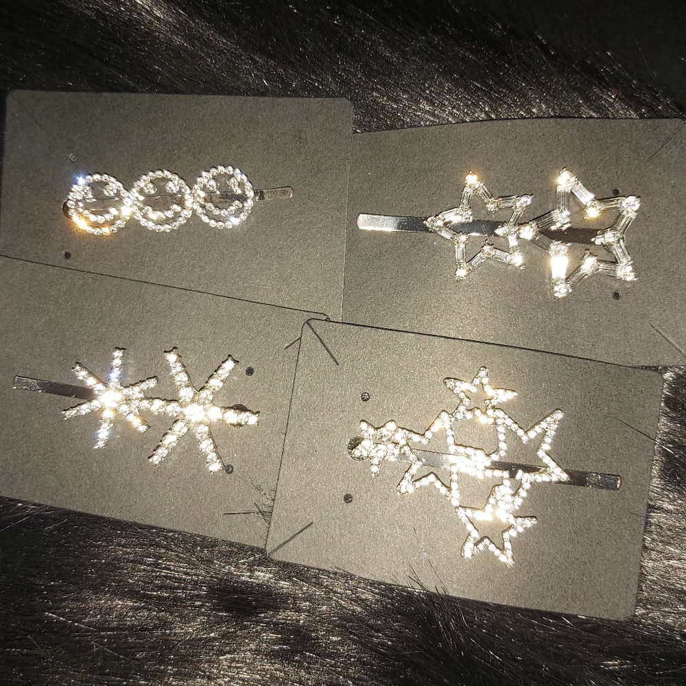 Set of 4 blinged 💎💎hair clips